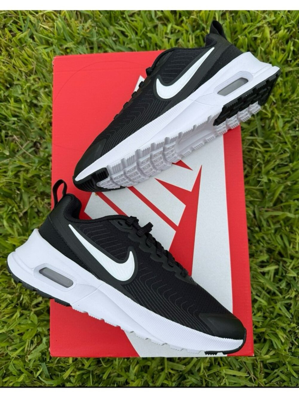 6 WOMEN’S NIKE AIR MAX NUAXIS BLACK WHITE HF1233-001 SNEAKERS OREO CLASSIC - Picture 2 of 7